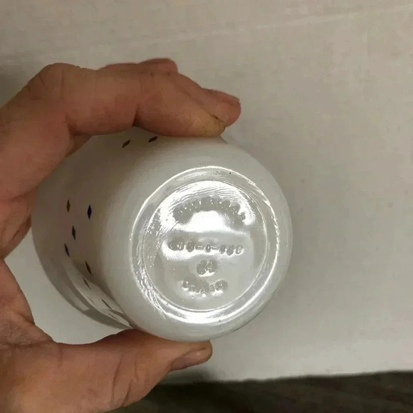 Vintage Dynaware Diamond  Patterned Ramekins - Picture 6 of 10